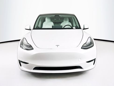 Used 2022 Tesla Model Y Long Range AWD/4WD image 2