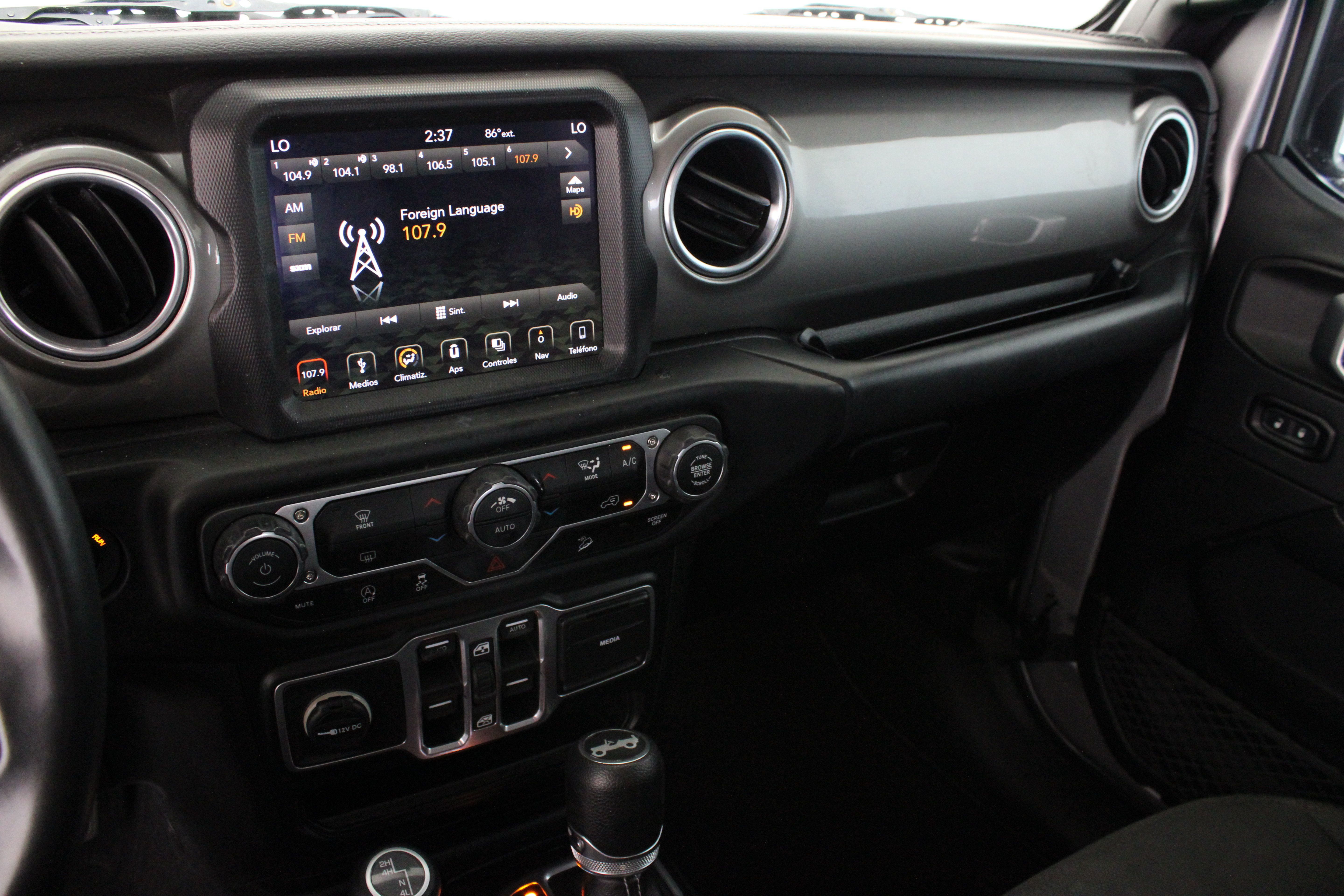 Used 2018 Jeep Wrangler Unlimited Sahara AWD/4WD image 15