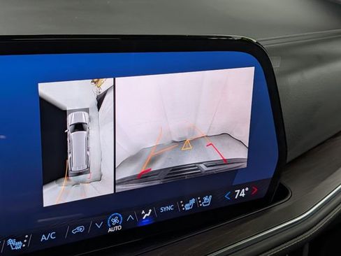 Used 2025 Chevrolet Suburban Premier image 28