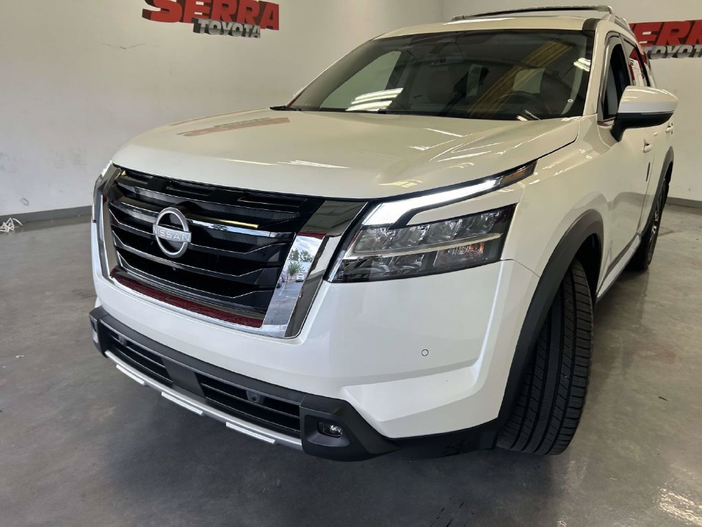 Used 2023 Nissan Pathfinder Platinum w/ Cargo Package AWD/4WD image 6