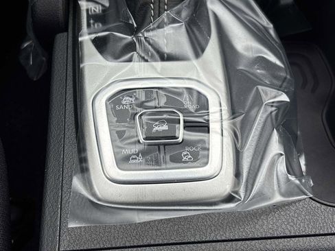 New 2026 Nissan Frontier SV w/ All-Weather Content Package image 14