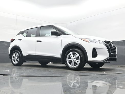 Certified 2025 Nissan Kicks Play S image 21