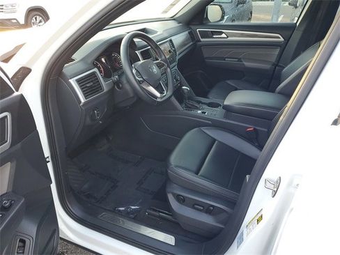 Used 2021 Volkswagen Atlas Cross Sport SE image 17