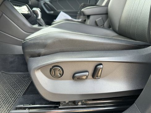Used 2022 Volkswagen Tiguan SE R-Line FWD image 12