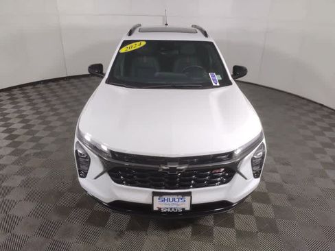 Used 2024 Chevrolet Trax RS w/ Sunroof Package image 4