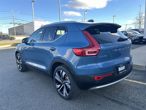Certified 2024 Volvo XC40 B5 Plus w/ Protection Package Premier image 6
