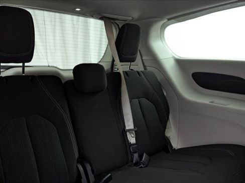 Used 2023 Chrysler Voyager LX FWD image 19