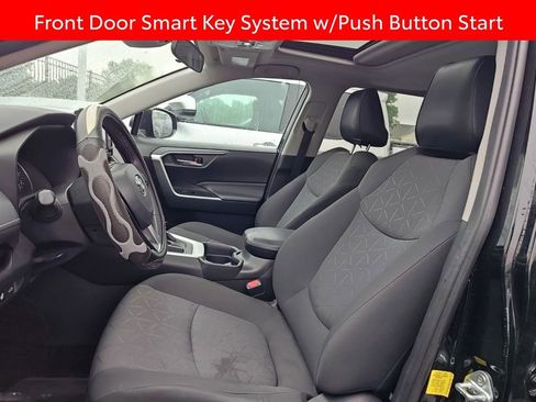 Used 2021 Toyota RAV4 XLE w/ Convenience Package FWD image 6
