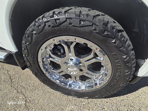 Used 2014 Nissan Titan SV w/ SV Value Truck Package image 11