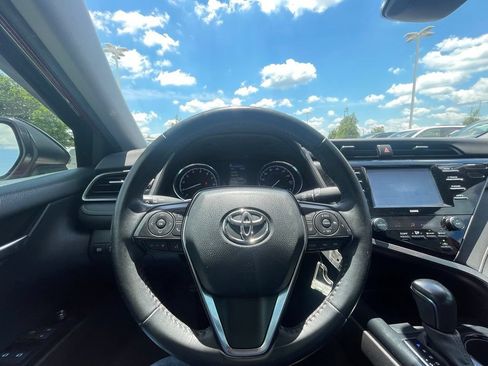 Used 2020 Toyota Camry SE FWD image 12