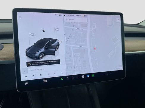 Used 2022 Tesla Model Y Long Range image 11