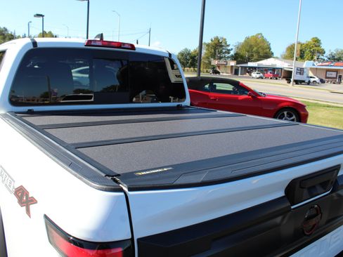 Used 2025 Nissan Frontier PRO-4X w/ Pro Premium Package image 14