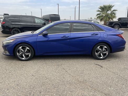 Used 2023 Hyundai Elantra Limited w/ Preferred Accessory Package FWD image 3