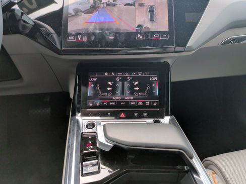 Used 2024 Audi Q8 e-tron Prestige w/ Prestige Package image 27