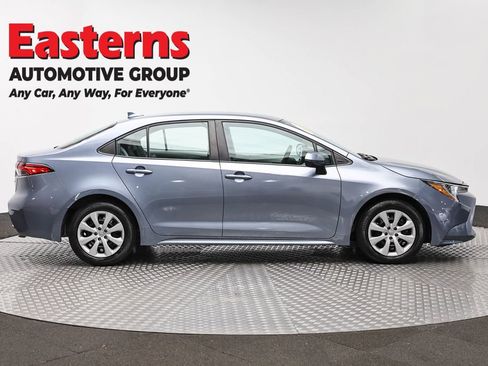 Used 2022 Toyota Corolla LE FWD image 4