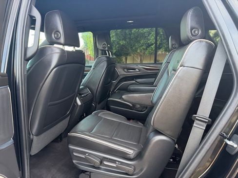 Used 2023 Cadillac Escalade Premium Luxury image 24