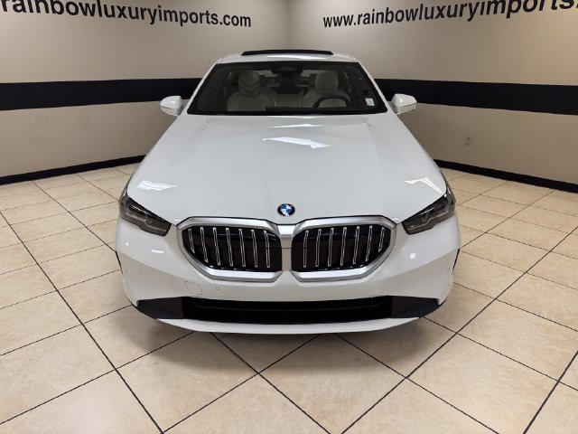 Used 2024 BMW 530i w/ Convenience Package RWD image 2