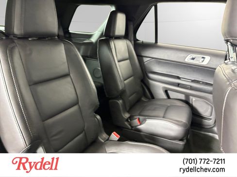 Used 2015 Ford Explorer XLT w/ Equipment Group 202A image 18