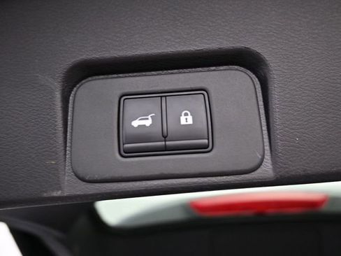 Used 2025 Nissan Rogue SV image 38