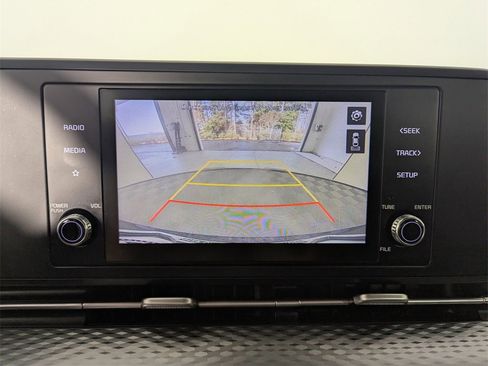 Used 2022 Kia Carnival LX image 26