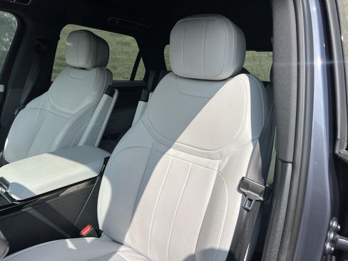 Used 2025 Land Rover Range Rover Sport SE AWD/4WD image 16
