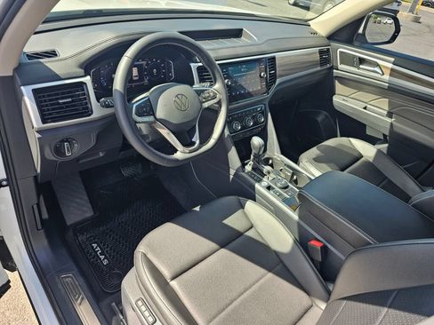Certified 2023 Volkswagen Atlas SEL AWD/4WD image 2