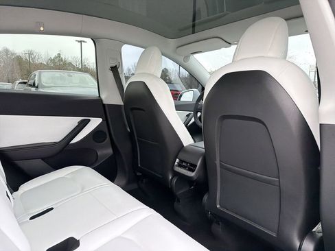 Used 2021 Tesla Model Y Long Range image 18