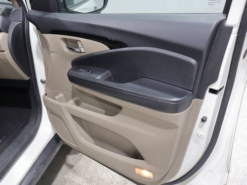Used 2017 Honda Pilot Touring image 28