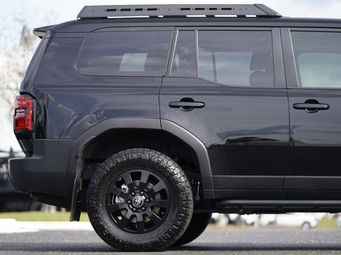 Used 2024 Toyota Land Cruiser image 5