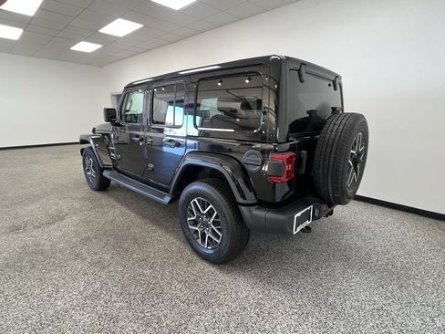 Used 2024 Jeep Wrangler Sahara image 18