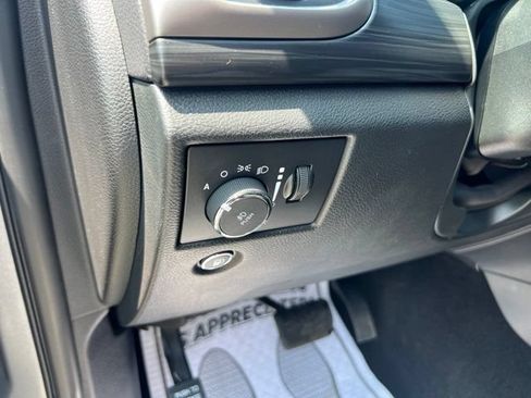Used 2020 Jeep Grand Cherokee Altitude AWD/4WD image 8