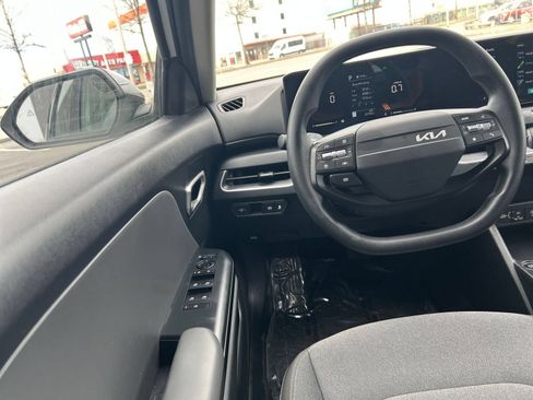 Used 2025 Kia K4 FWD image 30