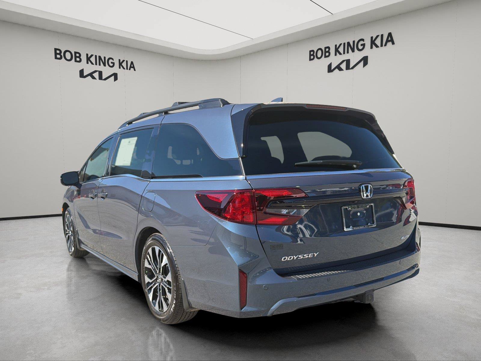 Used 2025 Honda Odyssey Elite image 3