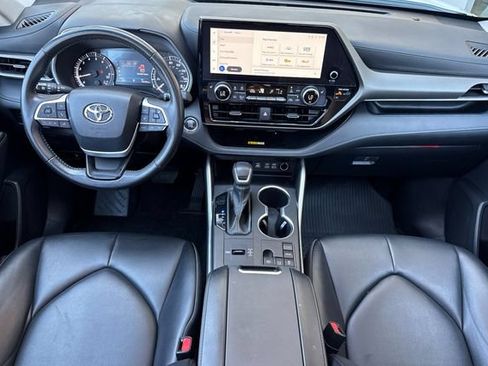 Used 2023 Toyota Highlander XLE FWD image 15