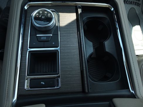 Used 2024 Ford Expedition Limited RWD image 28