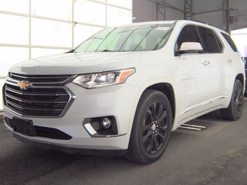 Used 2019 Chevrolet Traverse Premier w/ Driver Confidence II Package FWD image 3