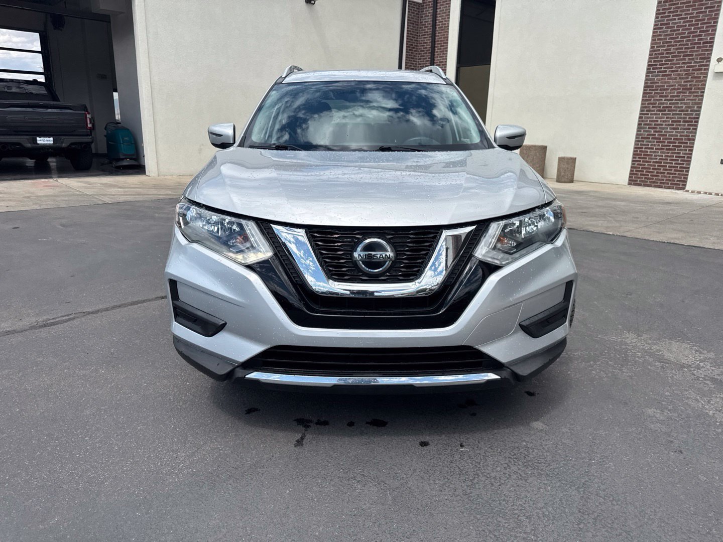 Used 2018 Nissan Rogue SV AWD/4WD image 3