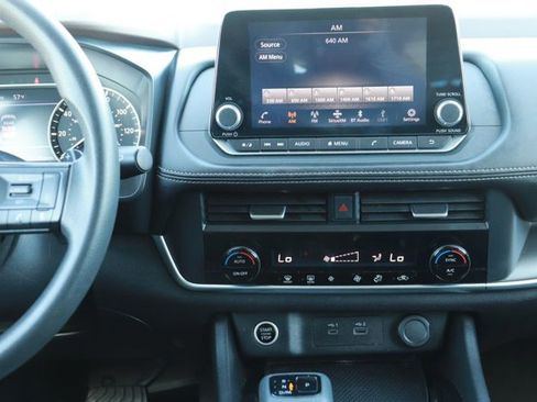 Used 2023 Nissan Rogue SV image 15