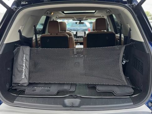 Used 2023 Nissan Pathfinder Platinum AWD/4WD image 10