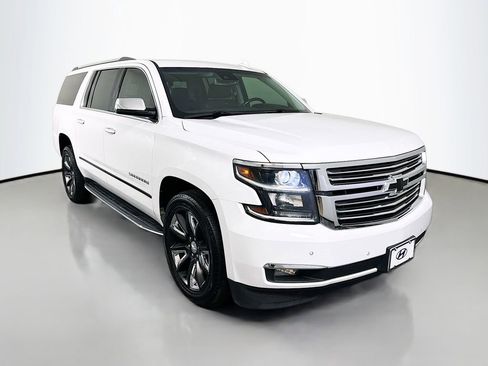 Used 2018 Chevrolet Suburban Premier image 3