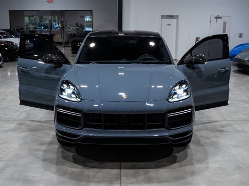 Used 2022 Porsche Cayenne Turbo GT AWD/4WD image 42