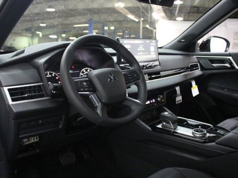 New 2026 Mitsubishi Outlander LE FWD image 5
