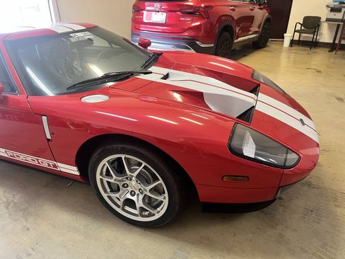 Used 2005 Ford GT RWD image 58