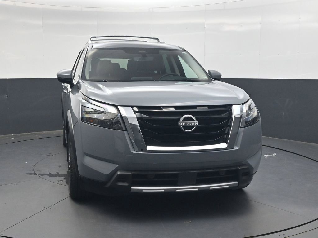 Certified 2025 Nissan Pathfinder Platinum w/ Cargo Package AWD/4WD image 15