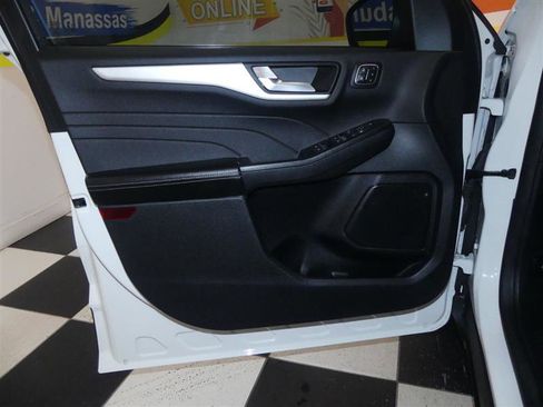 Used 2022 Ford Escape SEL w/ Technology Package image 23