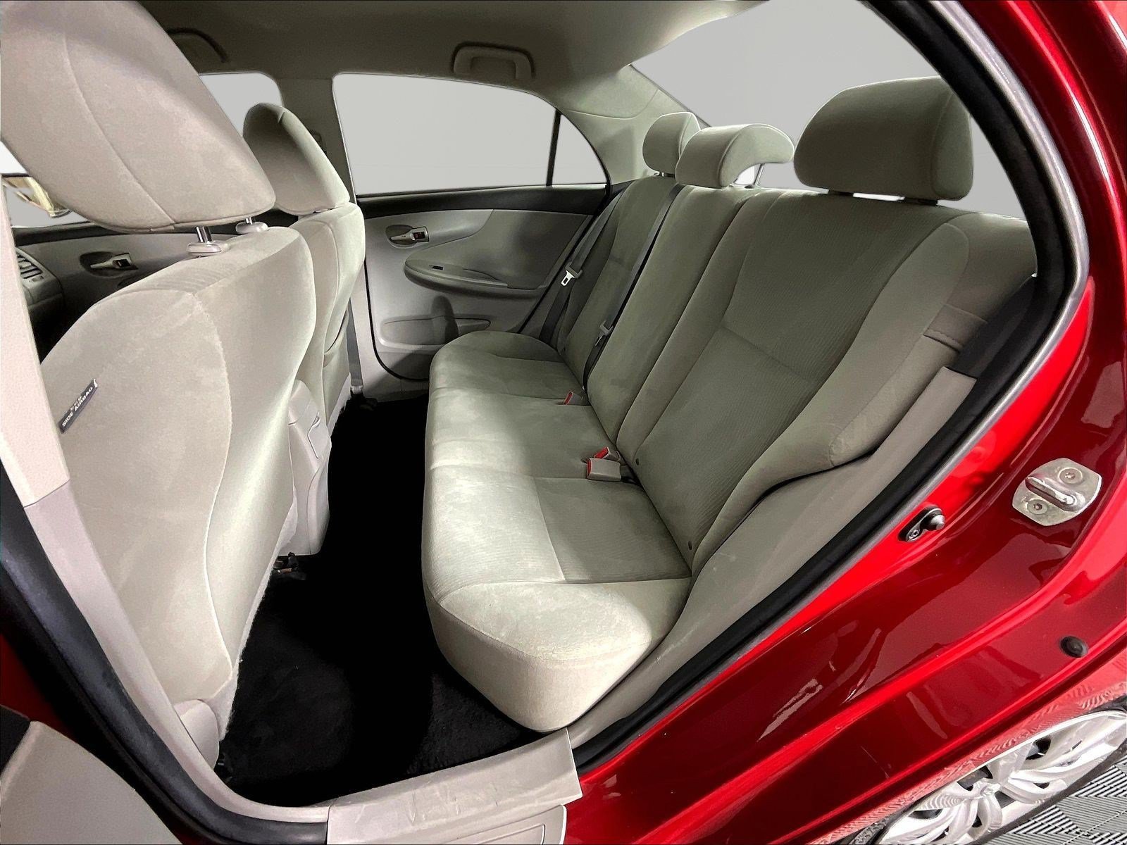 Used 2013 Toyota Corolla LE FWD image 19