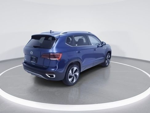 Used 2024 Volkswagen Taos SE AWD/4WD image 8