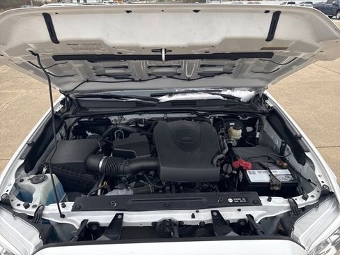 Used 2016 Toyota Tacoma 4x4 Double Cab image 10