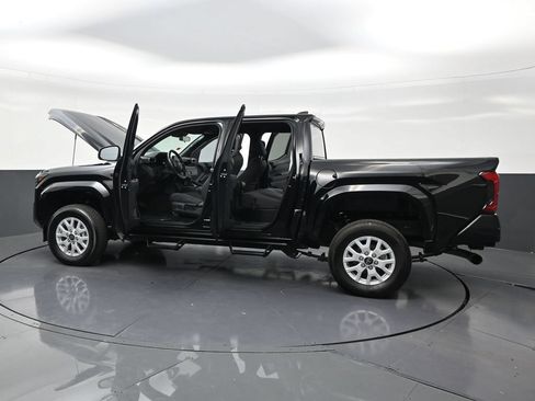 Used 2025 Toyota Tacoma SR AWD/4WD image 30