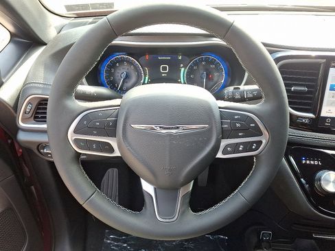 New 2026 Chrysler Pacifica Select image 13